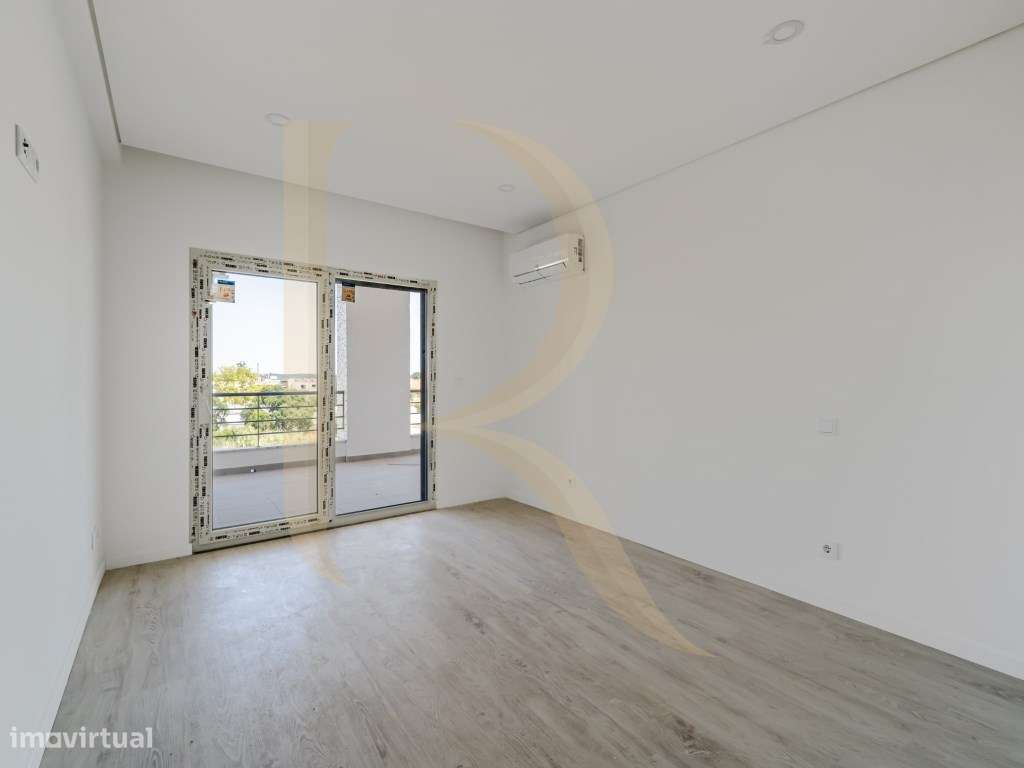 Apartamento T3 com elevador, parqueamento e arrecadação com condomí...-10