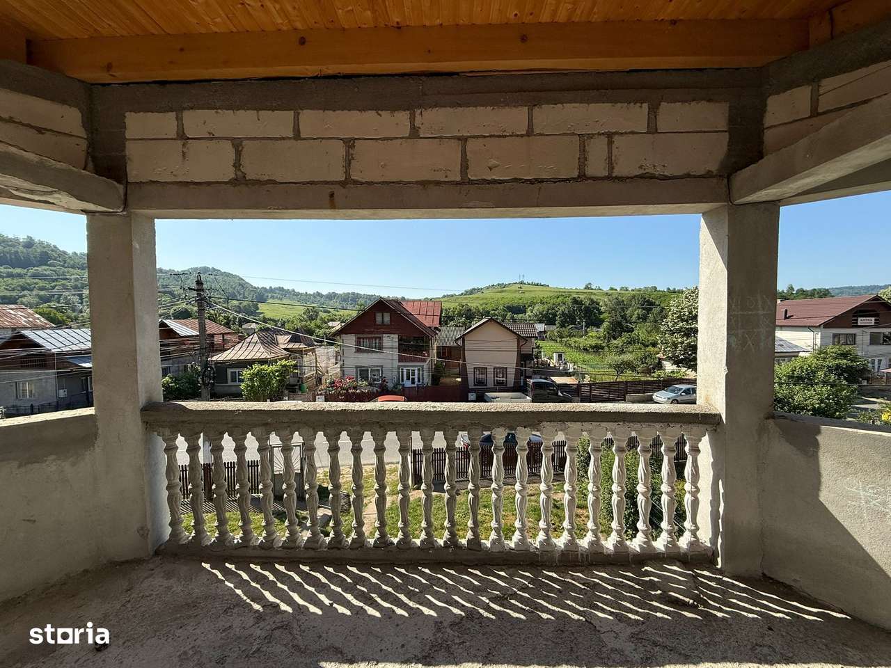 Vanzare casa cu 4 camere+anexe într-o zonă de poveste – Bezdead - Imagine principală: 4/20