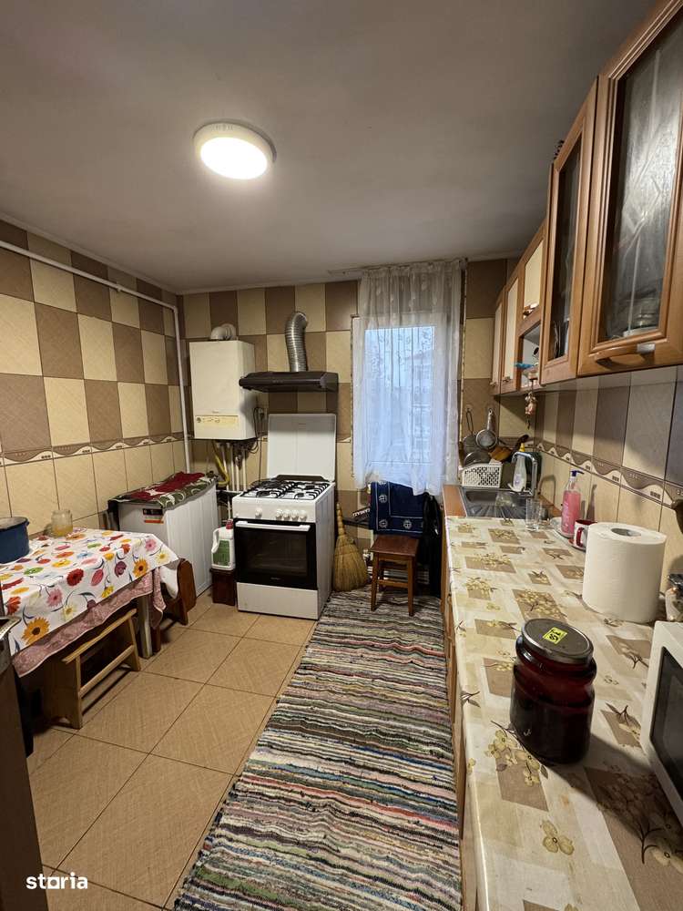 Vand apartament cu 3 camere spatios-2