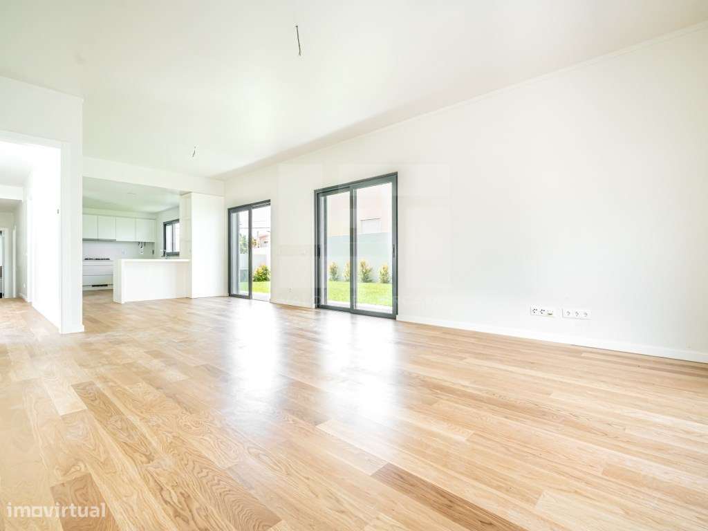Moradia T4 unifamiliar, moderna, com piscina e estacionamento, Bice...-13