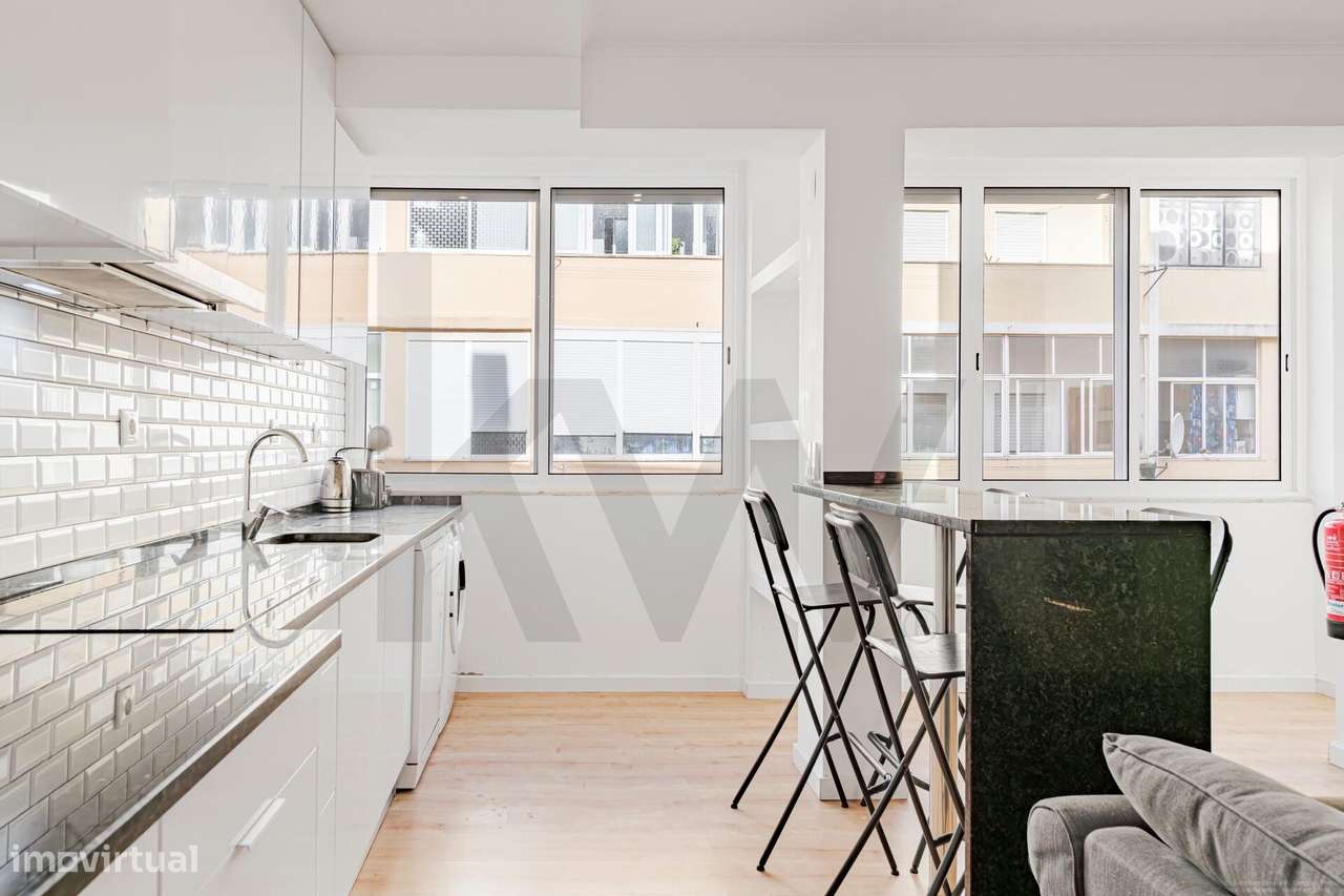 T2 ao lado do McDonald's Queluz - Grande imagem: 2/19