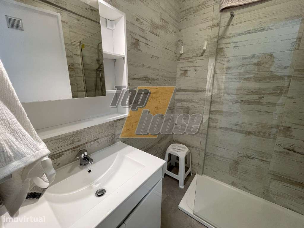 Apartamento T1 Totalmente Reabilitado em Santo António da Caparica-12