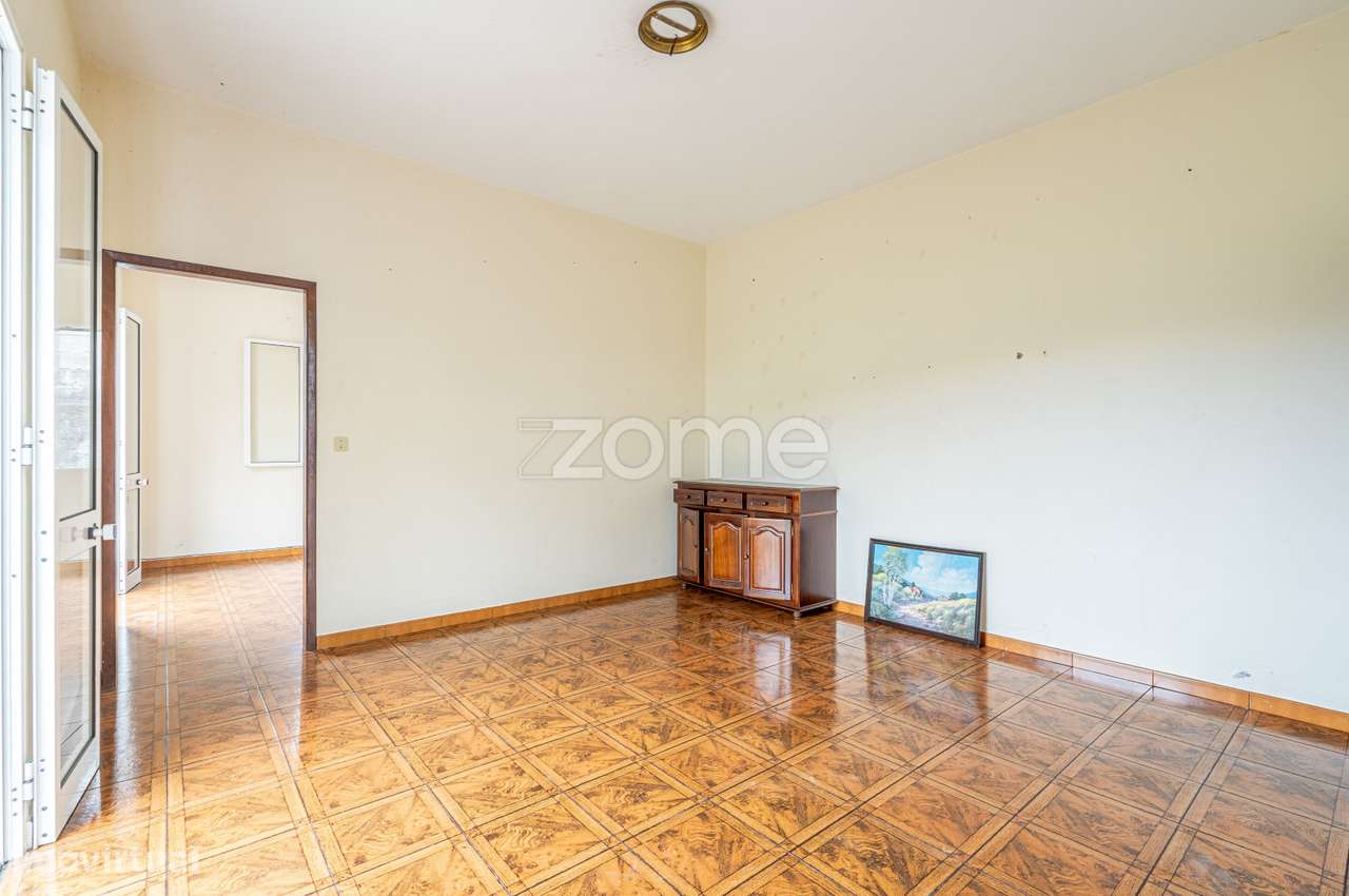 Moradia T2+1 com enorme potencial-21