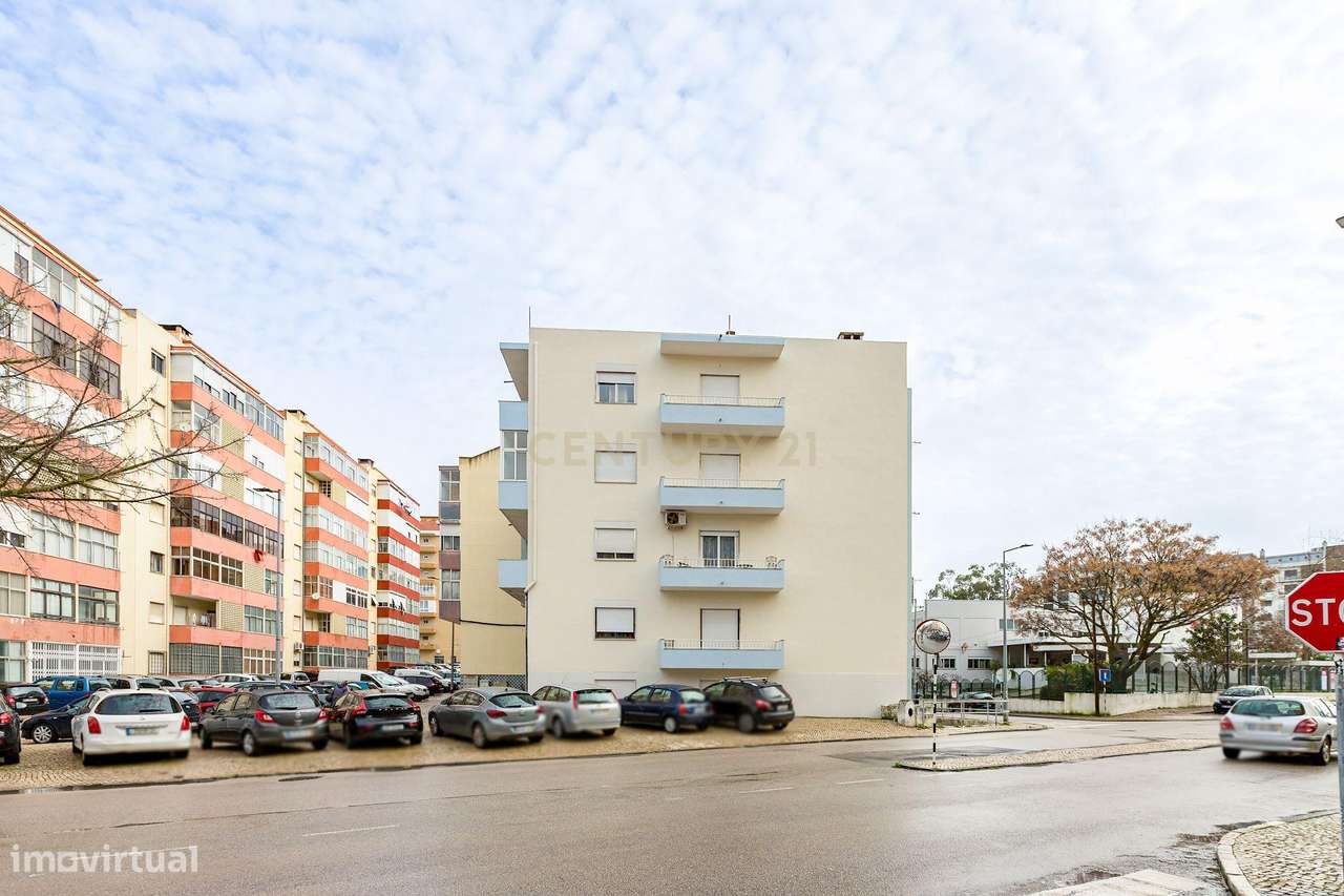 T2 Remodelado - Torre da Marinha 1 andar-27