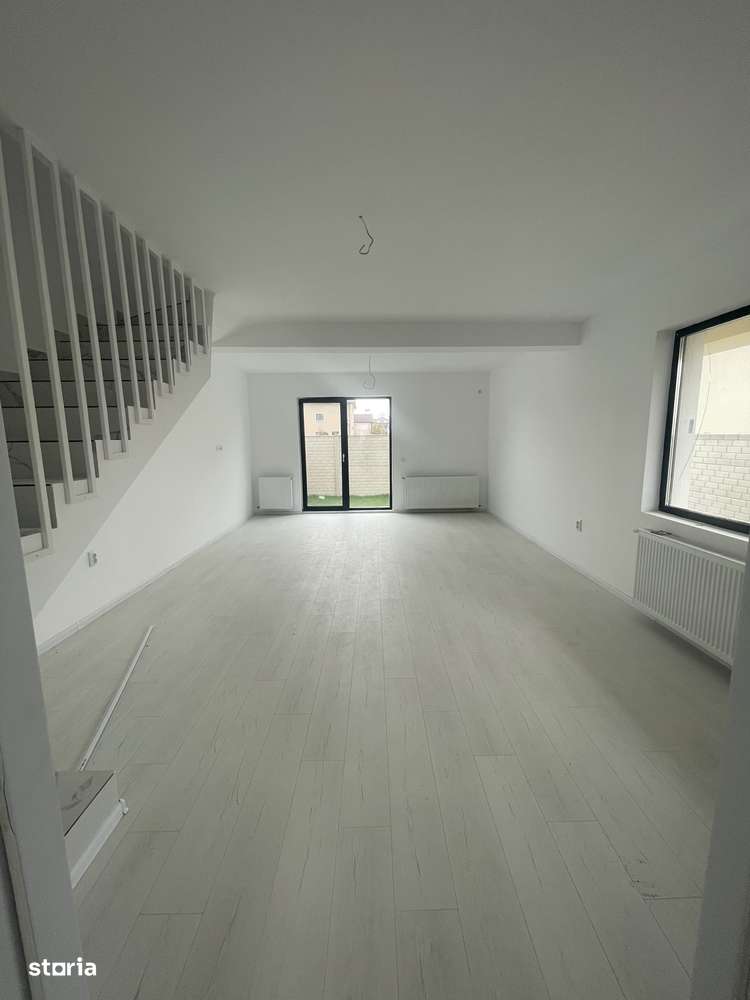 Casă modernă cu mansardă și curte, ideală pentru familie-3