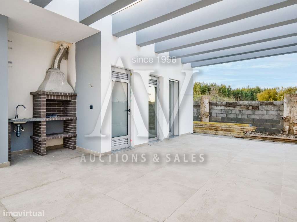 Moradia de luxo, V4, térrea, isolada e com piscina-24