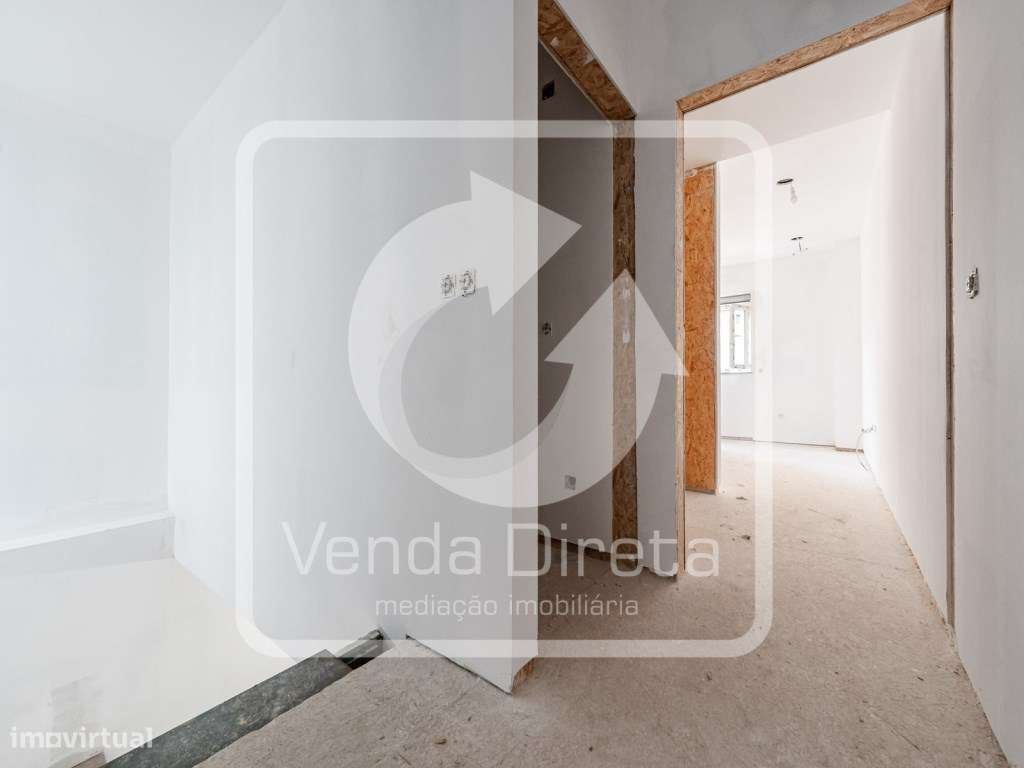 Moradia T4 Duplex com Logradouro perto da Estação Fluvial do Barreiro.-14