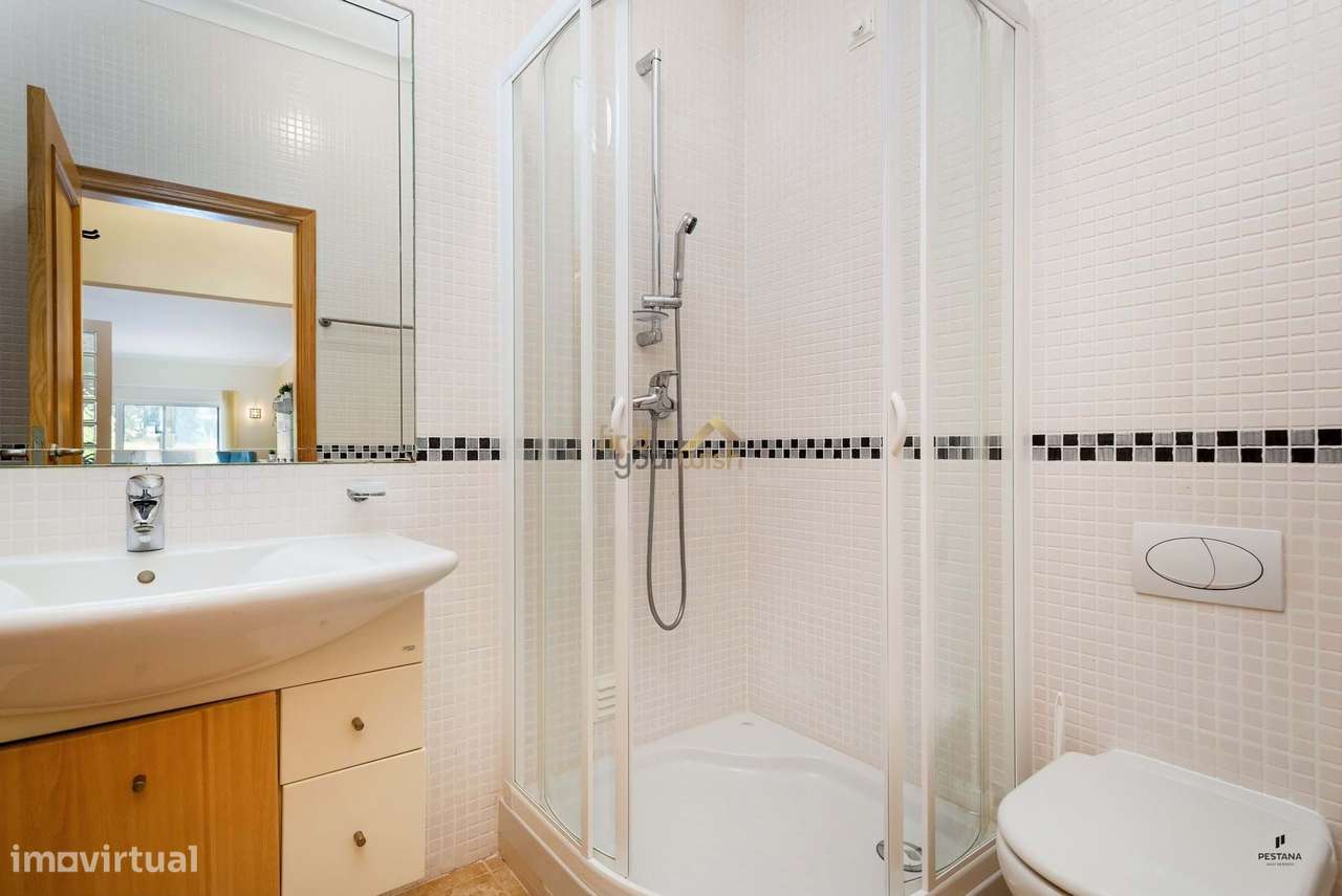 Moradia T4 com piscina, único piso,  com acesso direto ao exclusivo Ca-10