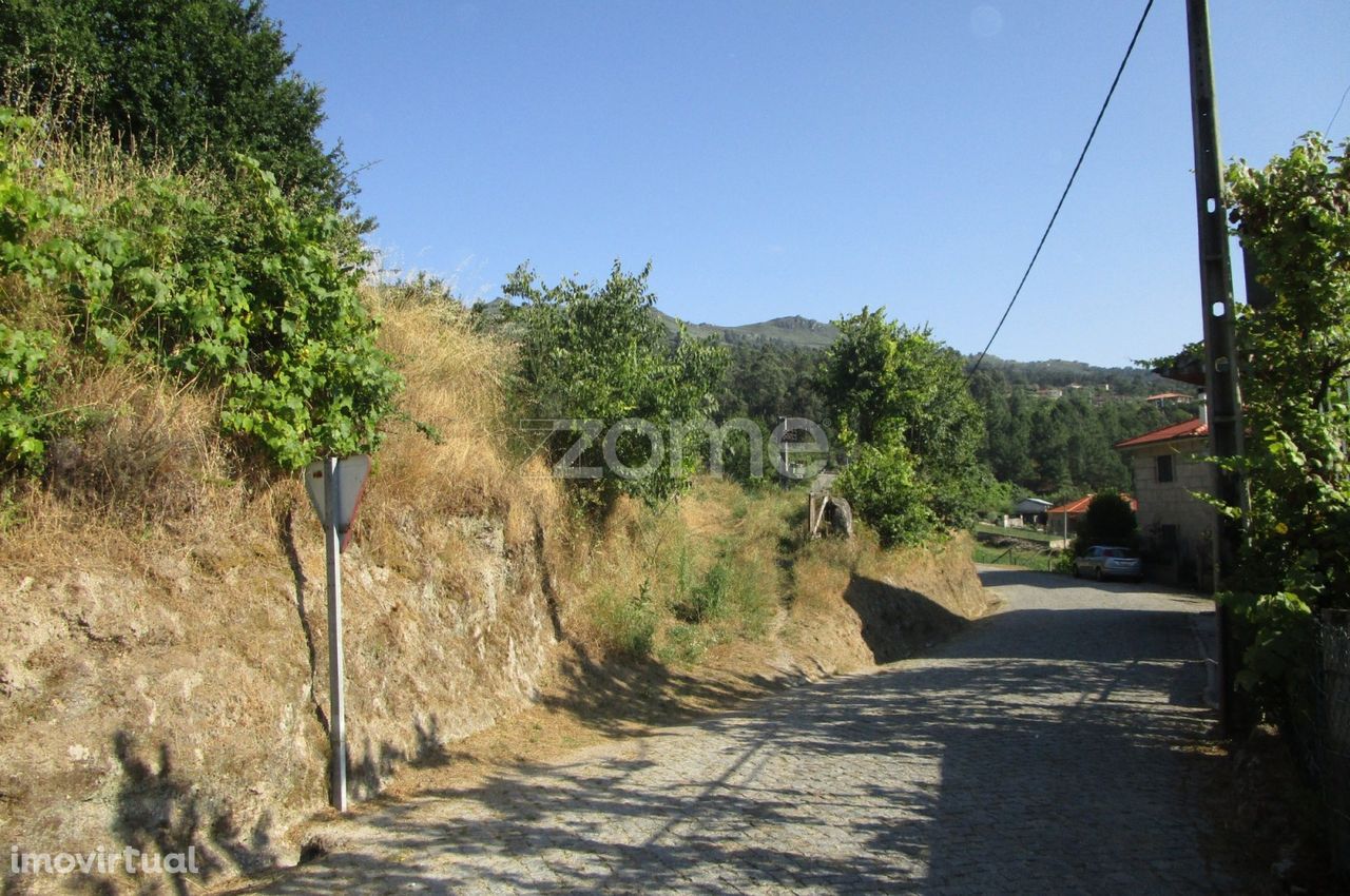 Terreno Urbanizável com 8.350 M2 em Marco de Canaveses-Porto