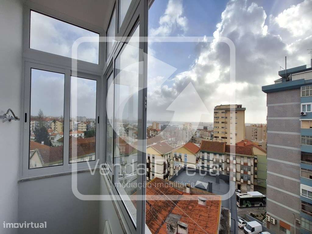 Apartamento T3 totalmente remodelado - Vista Rio!-27