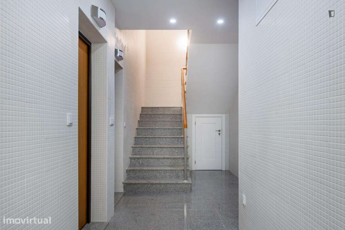 Estúdio - localizado em Matosinhos - Grande imagem: 4/10