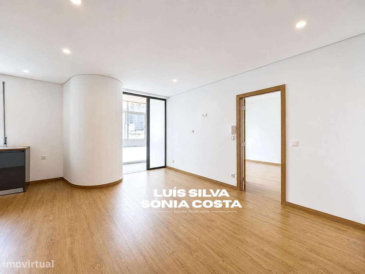 Apartamento T3 Completamente Remodelado | Elevador | Varandas |...-10