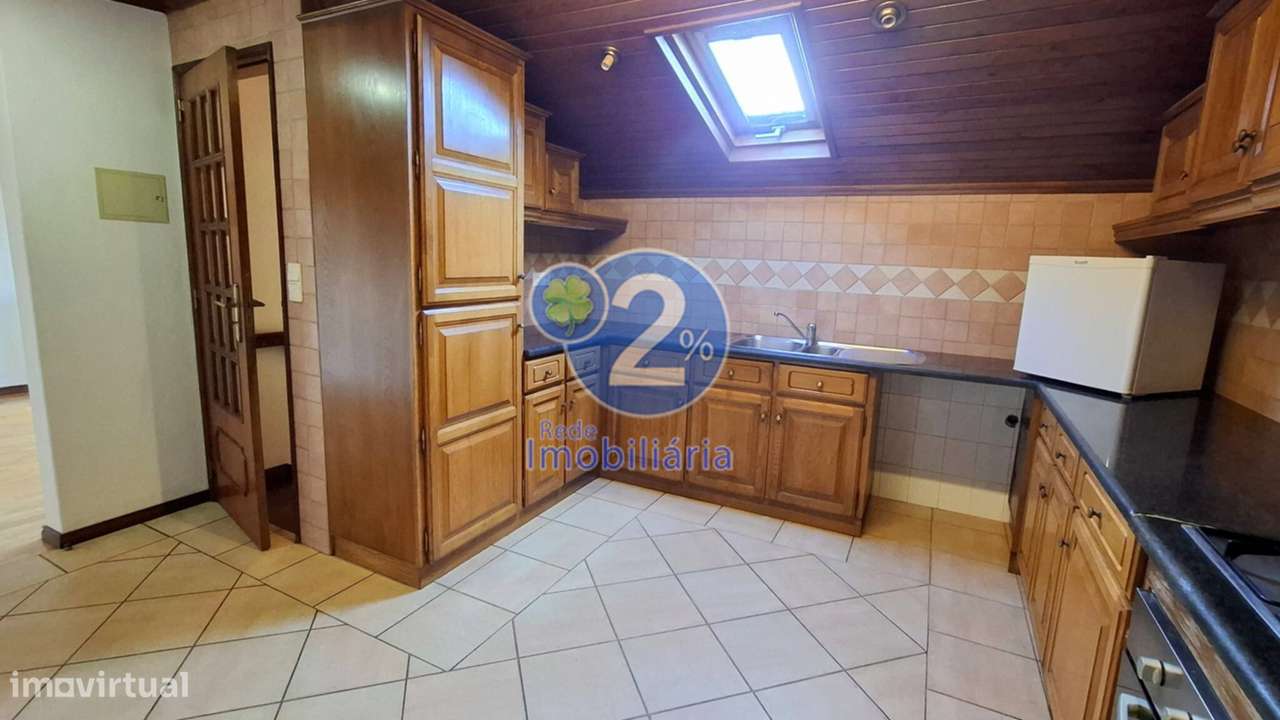 Apartamento T5 Duplex com Logradouro - Pousos-45