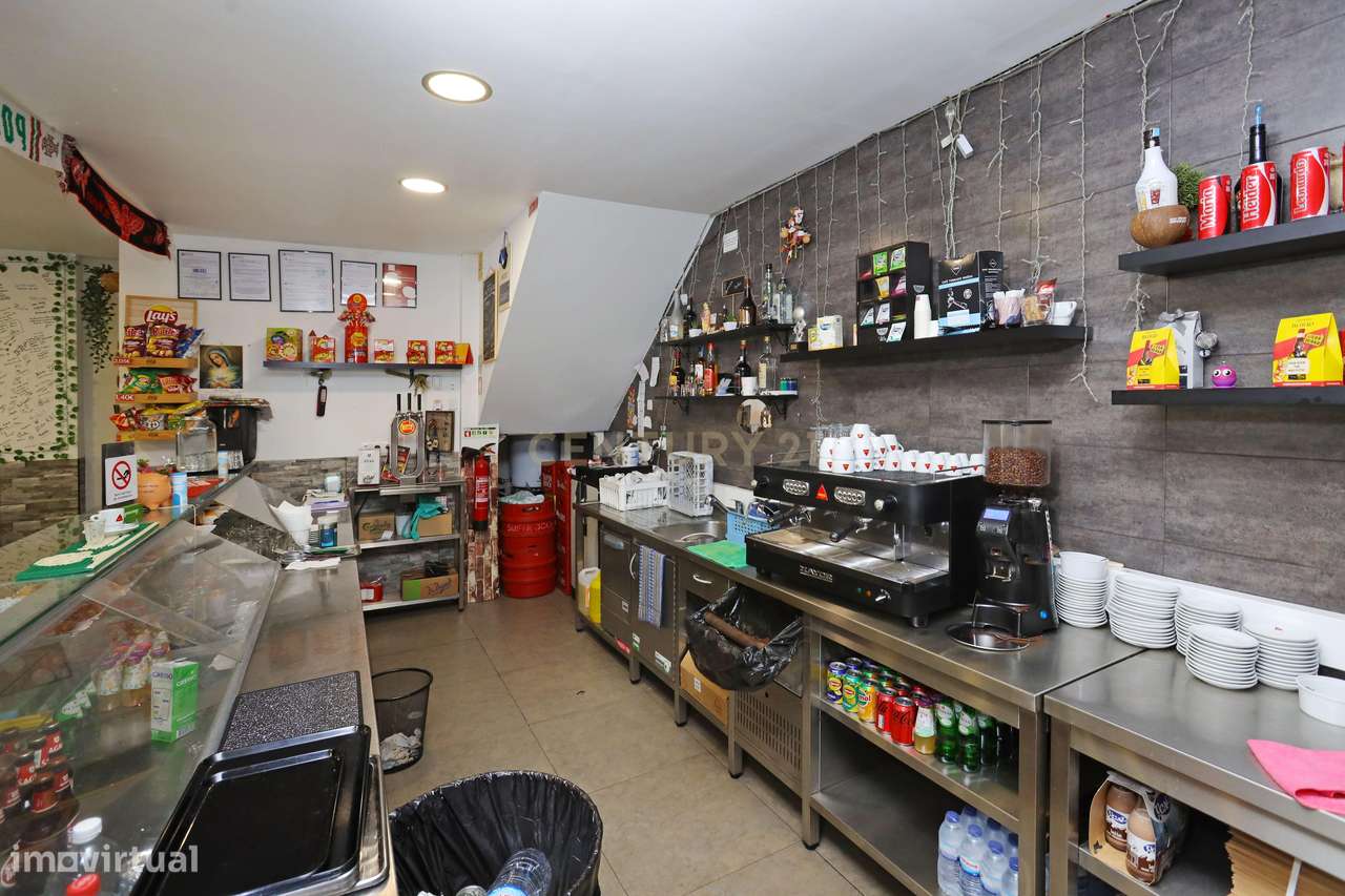 Loja no Lumiar, preparada para abrir o seu próprio negócio (café/paste-16