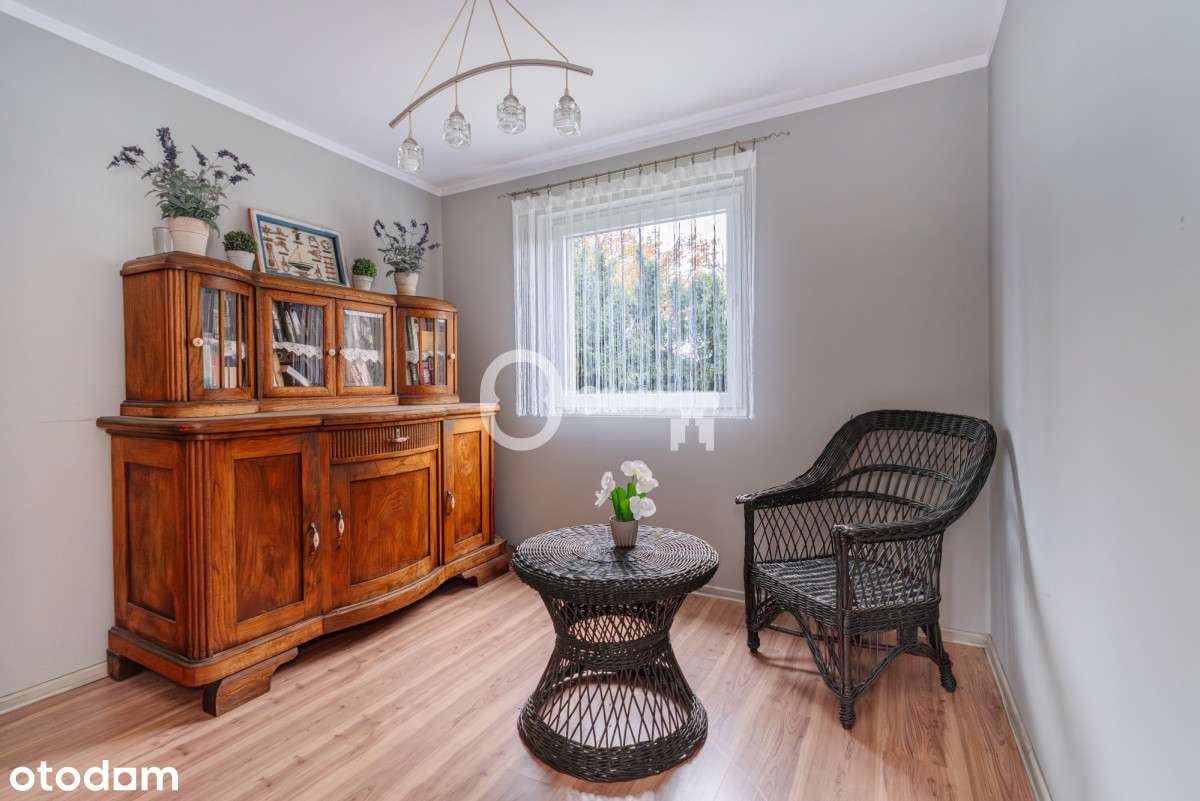 Duży dom w spokojnej okolicy-10