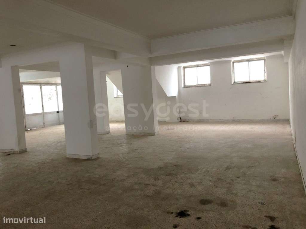 Loja com 210m² em cave com acesso direto à rua - Grande imagem: 4/26