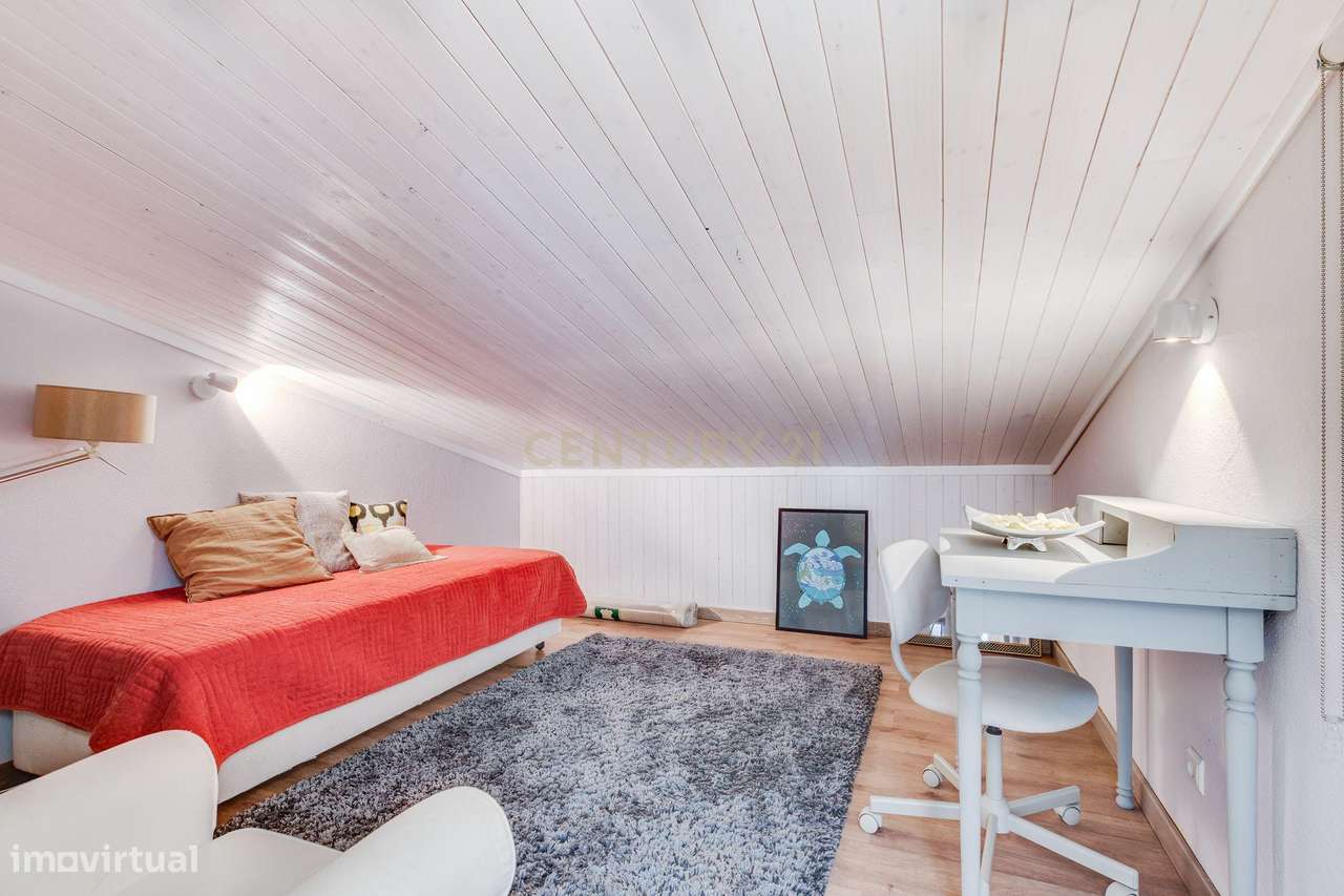 MORADIA T4 COM JARDIM E GARAGEM-43