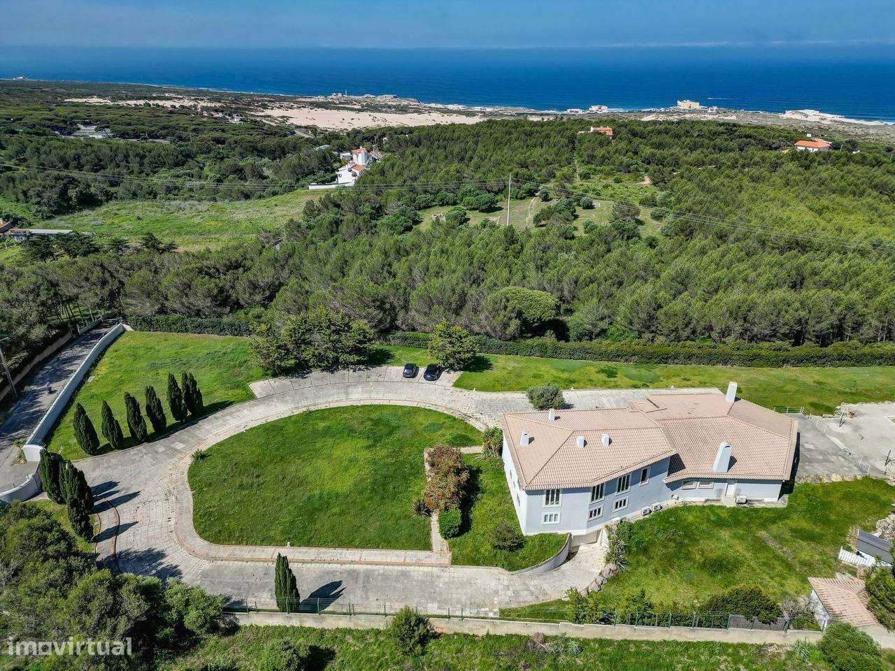 Moradia Privada com Terreno Excecional em Cascais-5