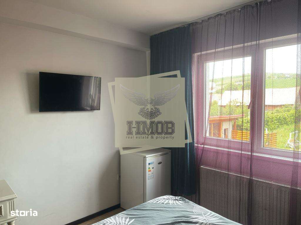 Casa pretabila muncitori cu 4 camere si 3 bai in Sura Mare - Imagine principală: 4/10