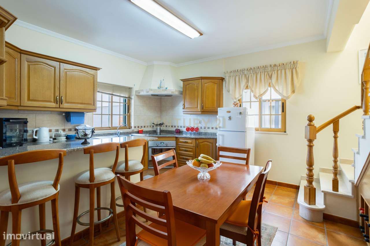 Moradia Tradicional T2 na Primeira Linha da Ria — Santa Luzia, Capital-8