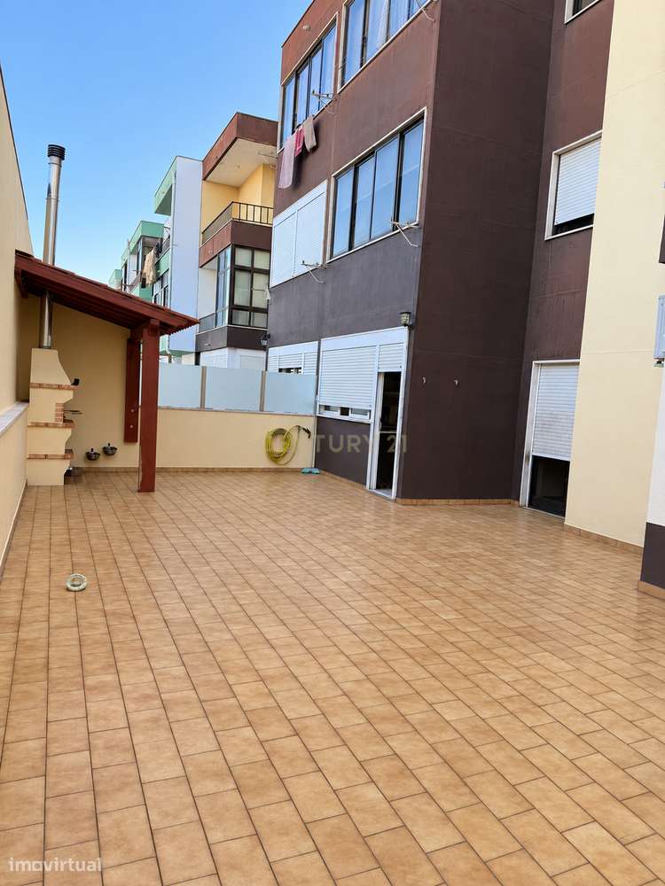 T2 com Terraço e Arrecadação | Porto Alto-19