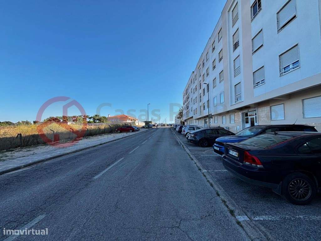 Apartamento T2 com arrecadação em Santa Marta do Pinhal, Corroios-20