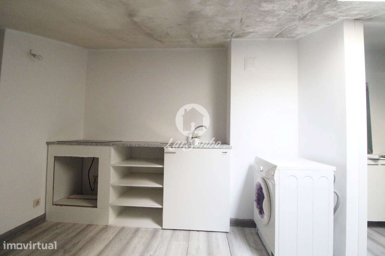 Apartamento T2, situado em Arcozelo, a 2,5km da Praia-26