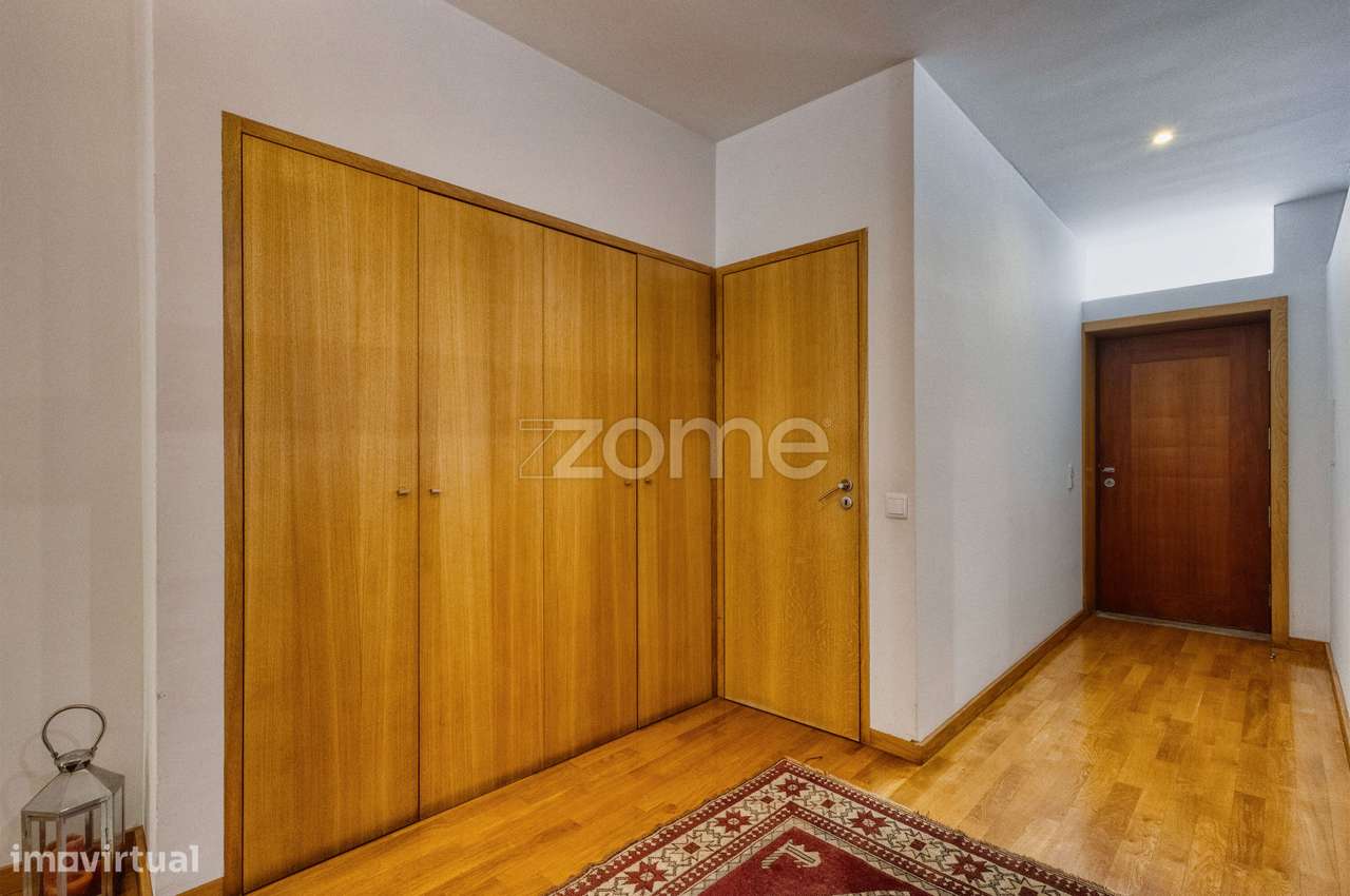 Moradia T4 com 4 suítes, na Rua Gomes Teixeira, Matosinhos-3