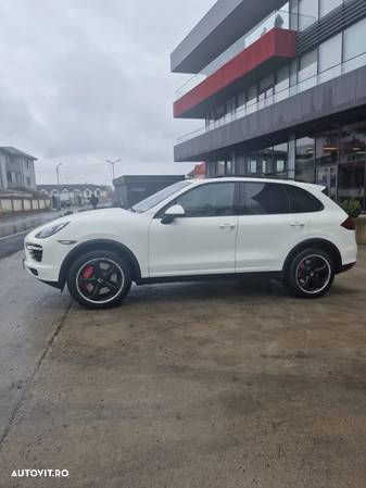 Porsche Cayenne Turbo V8 4.8L Aut. - 3