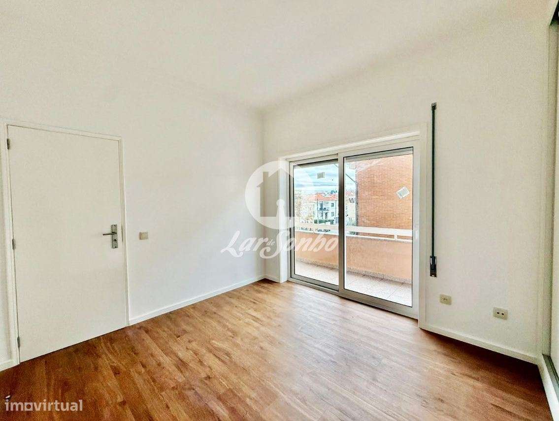 Apartamento T3, totalmente renovado, com Box, Águas Santas, Maia-11