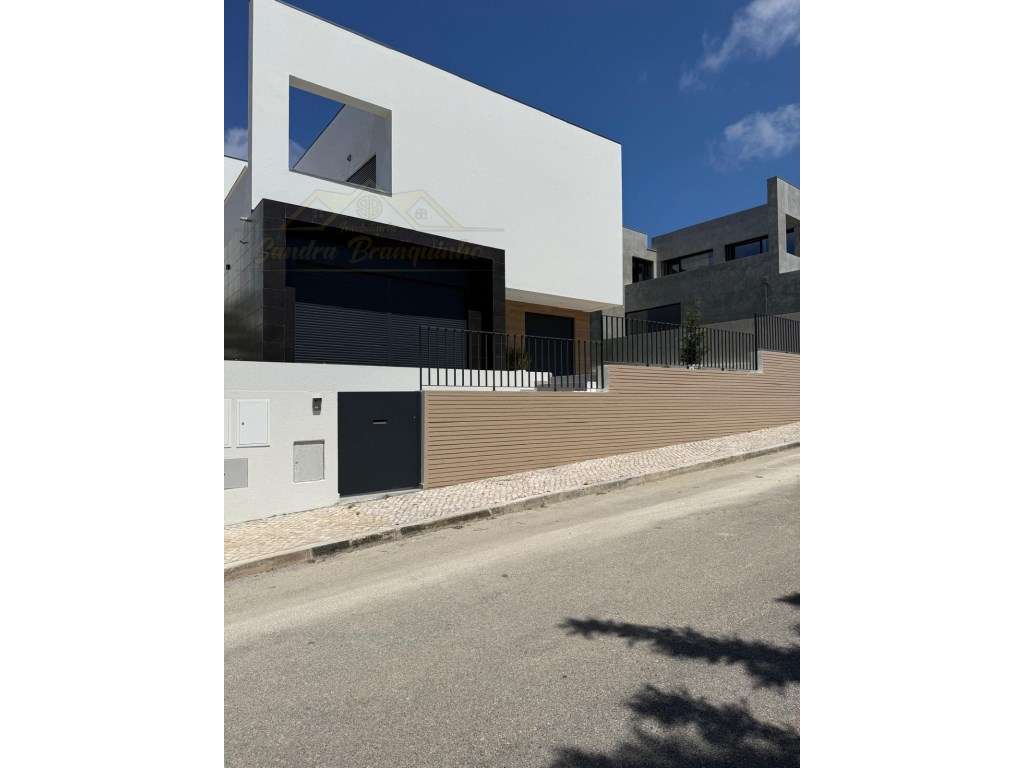 Moradia T5 (NOVA) com Piscina-56