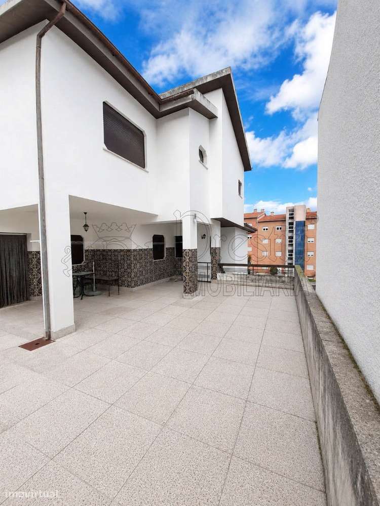 Moradia T4 + Terreno em Valpaços-8