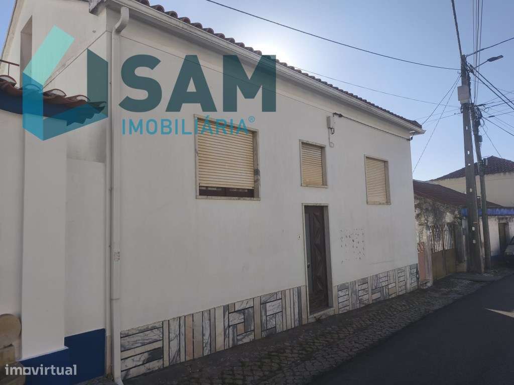 Moradia com dois pisos independentes, garagem e espaço exterior - Grande imagem: 4/33