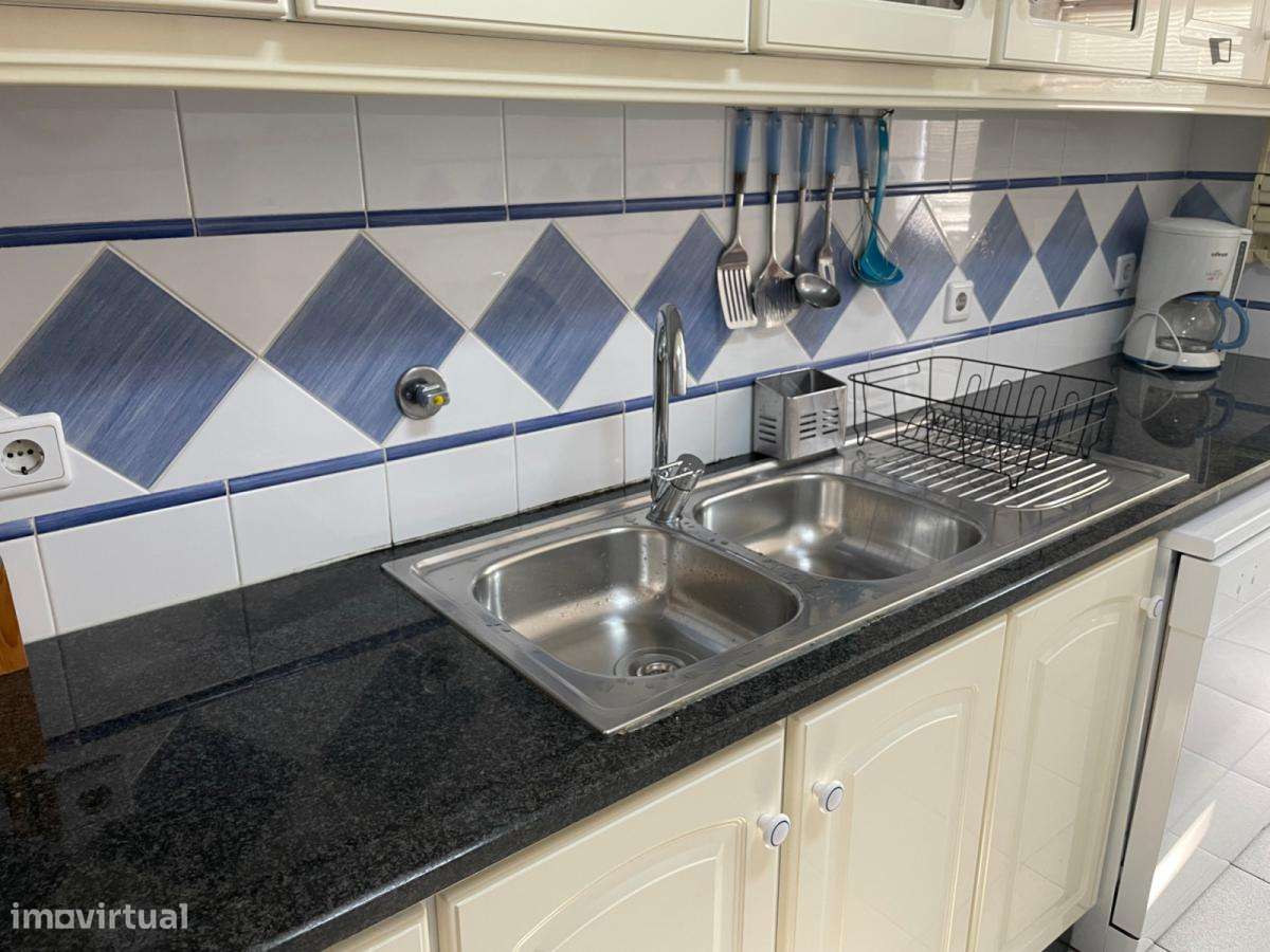 Quarto - localizado em Alto de São João Coimbra - Grande imagem: 2/3