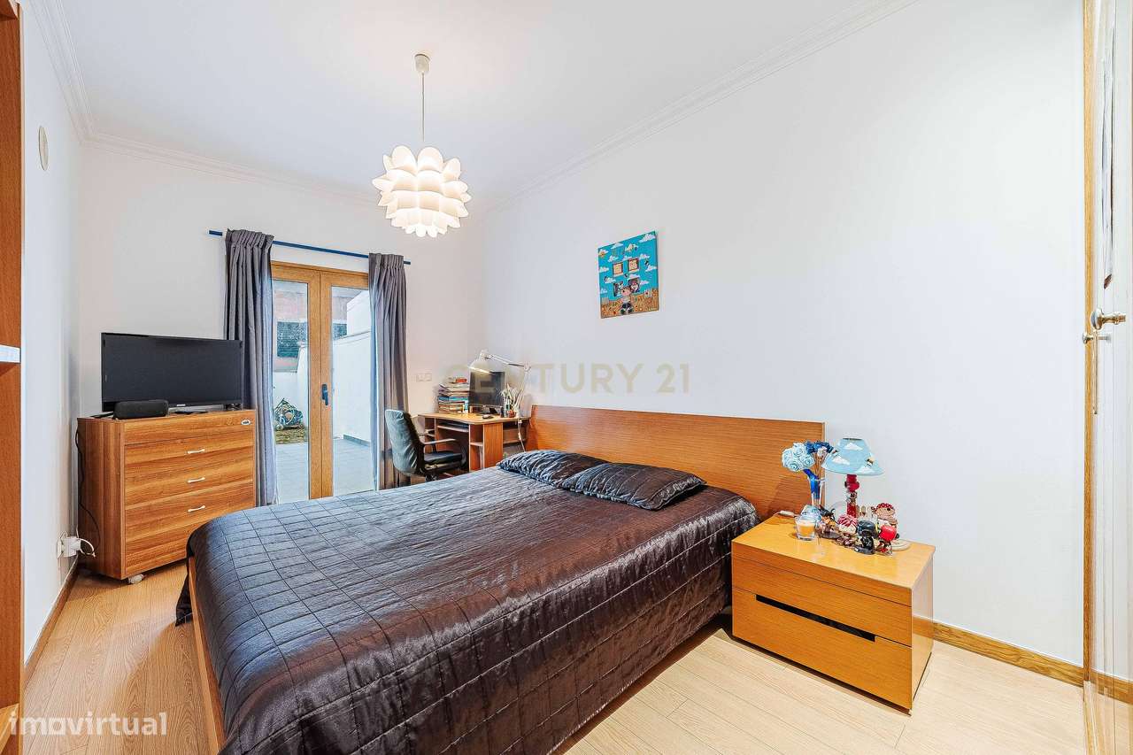 T2 em Caneças com Terraço,  logradouro  e 2 Parqueamentos-20