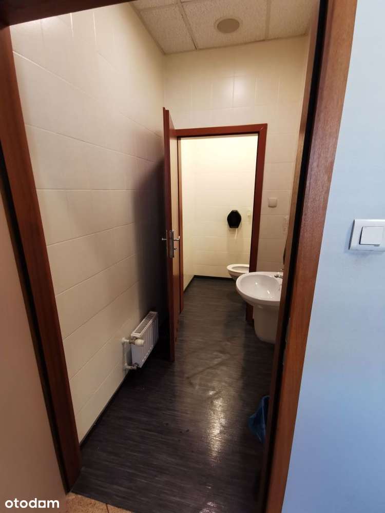 Obiekt handlowo-biurowy 1884m2 na sprzedaż-12