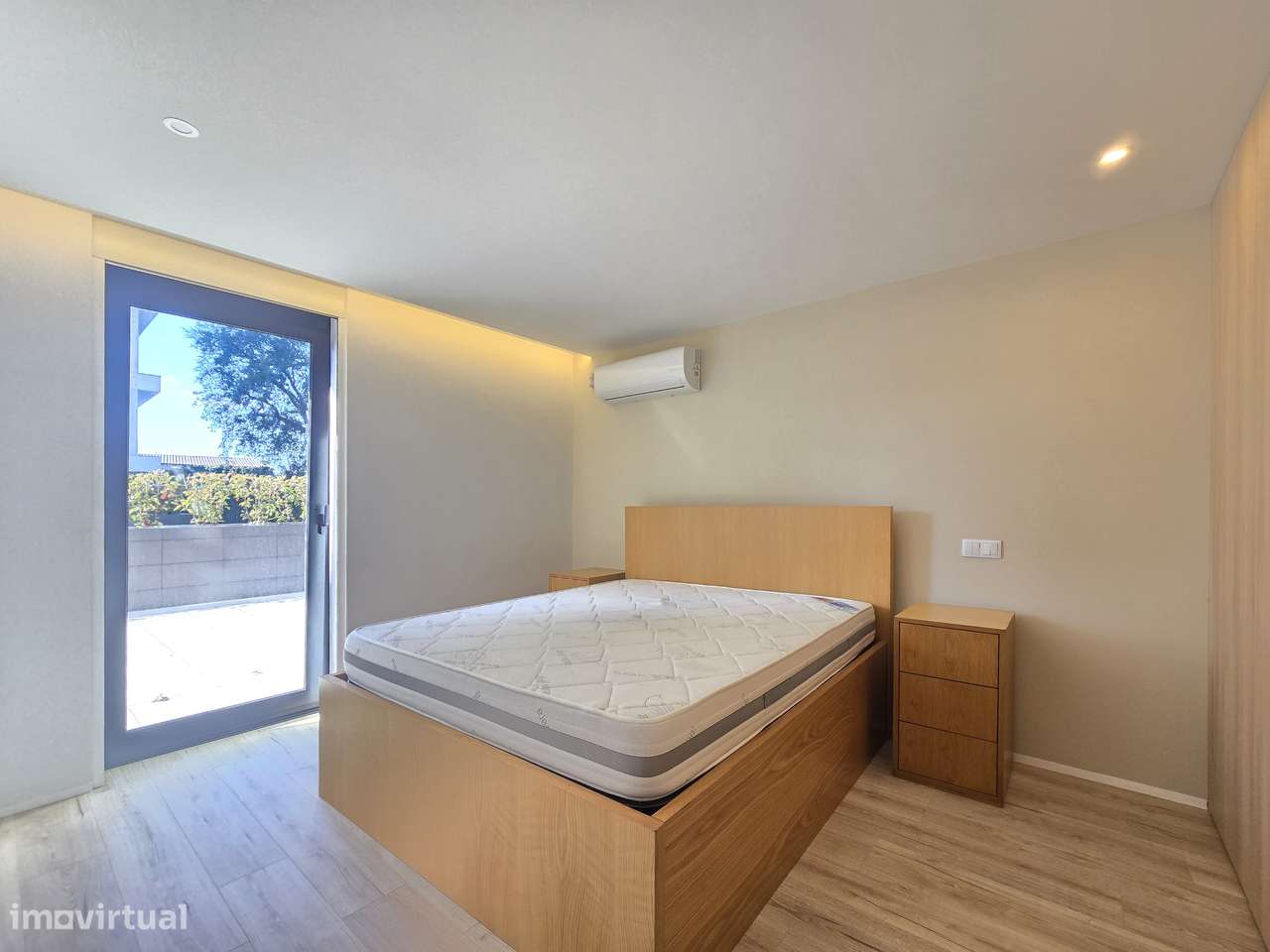 Apartamento T1 com terraço Seminovo.-8