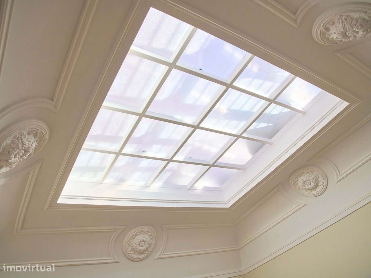 Loft T2 Duplex com varanda na Av. da Liberdade - Grande imagem: 4/54