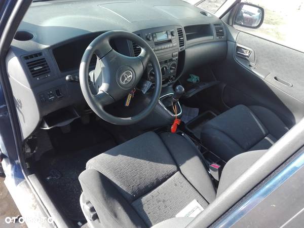 29942  Toyota Corolla verso - 5