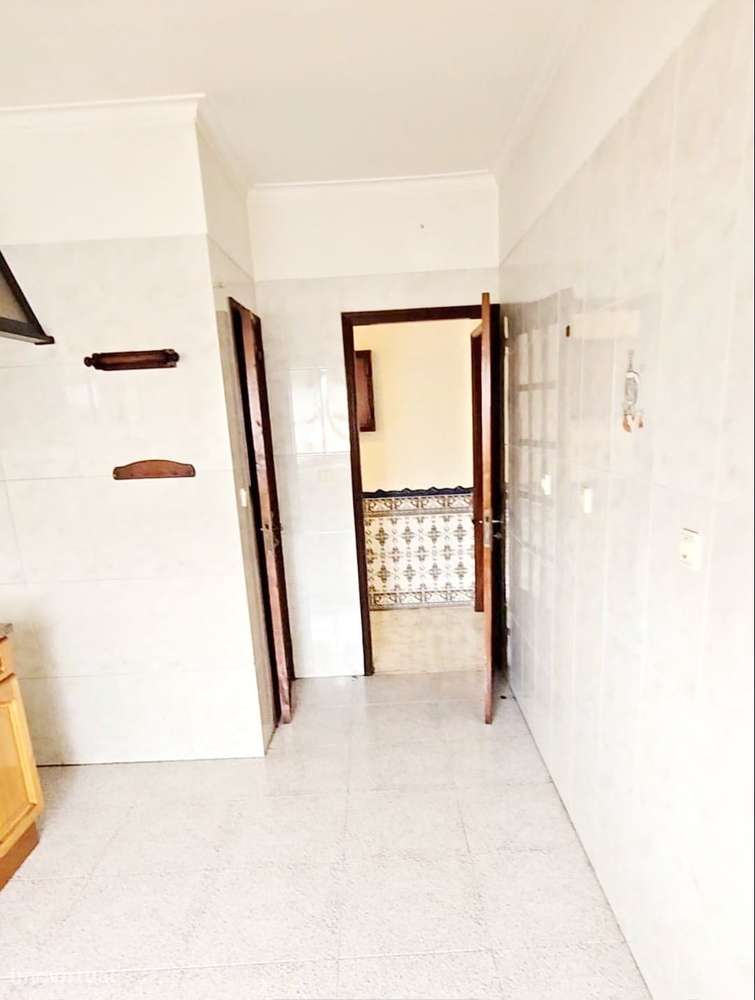 Excelente T2 com Arrecadação, no Casal do Cotão-12