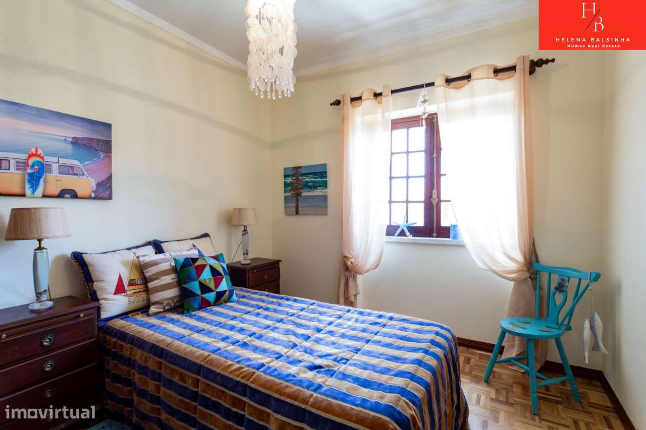 Bonita moradia V6, situada nos Casais de São Lourenço, junto à pra-23