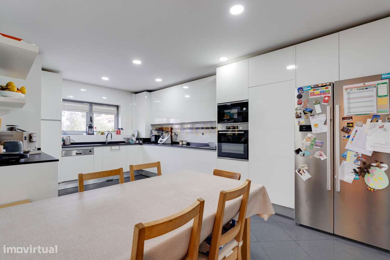 Moradia T3+1 em banda a 5 min do Centro da Cidade de Espinho-10