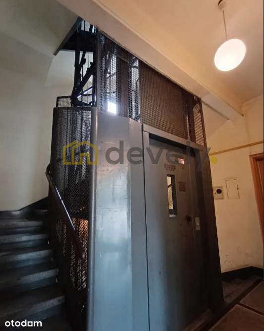 Z potencjałem kawalerka z windą/ Stare Miasto - Pełny obrazek: 4/4