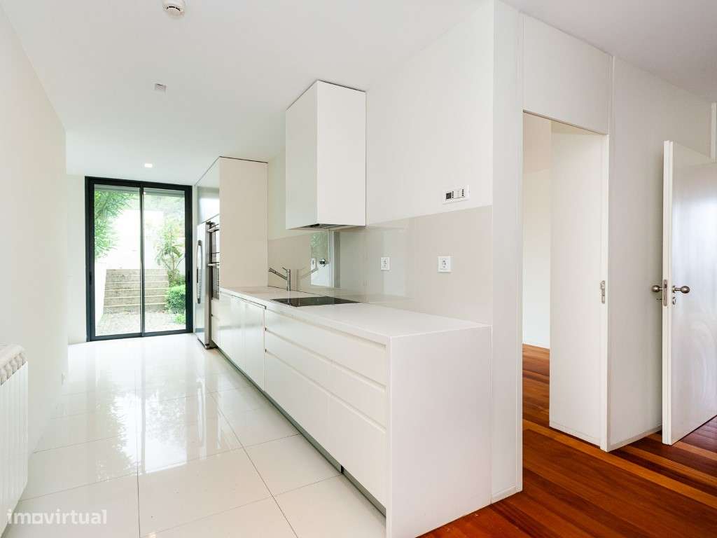 Moradia T4 na Foz - Com Jardim e Piscina - Grande imagem: 4/12