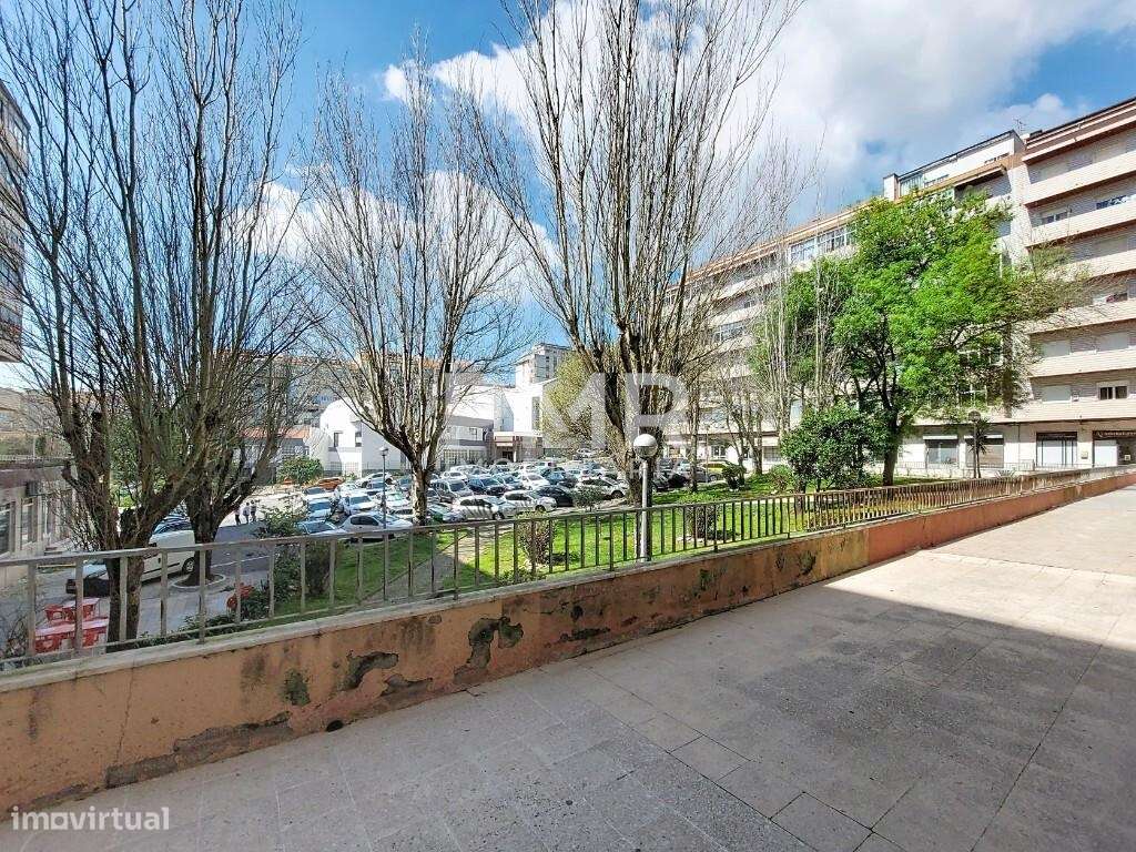 T1 Luminoso com Vista Panorâmica | Ideal para Investimento-11