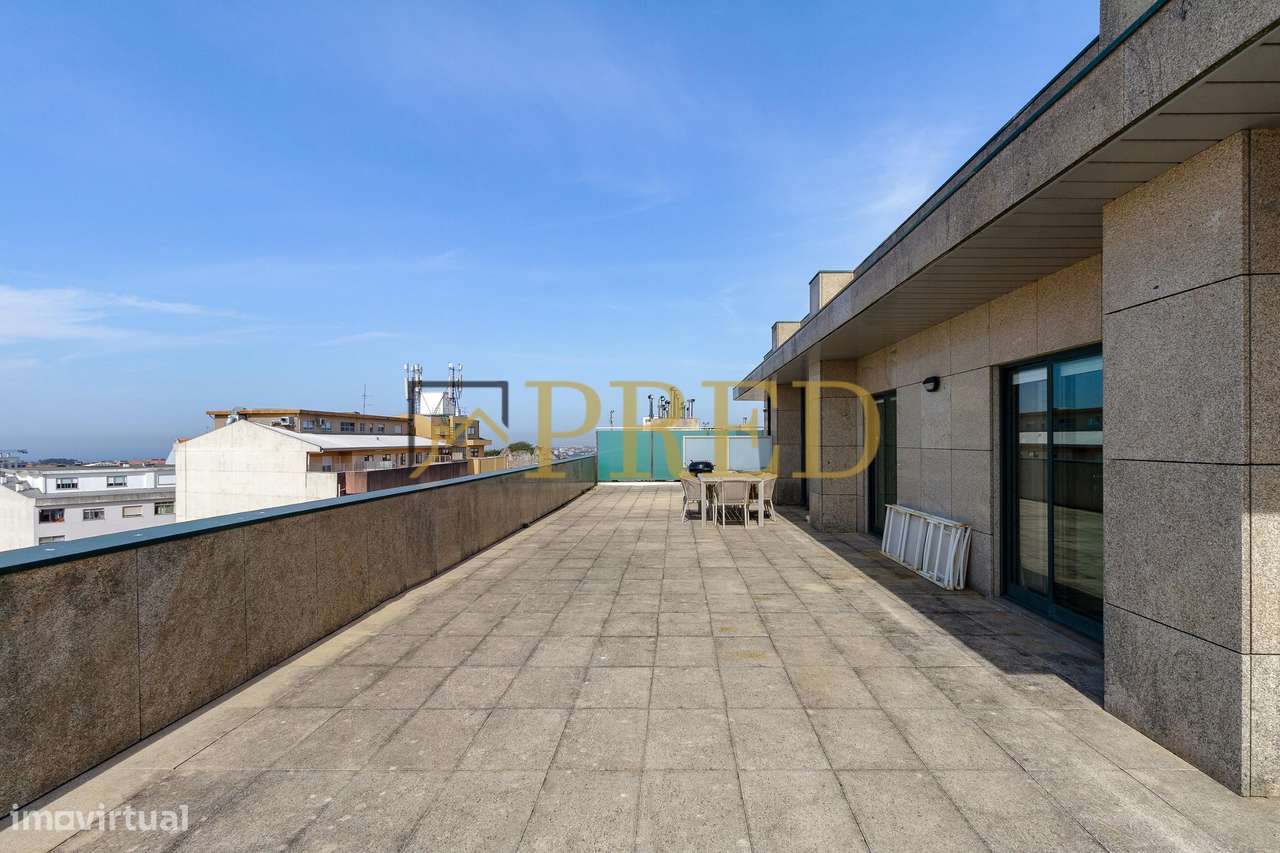 Apartamento T5, inserido no condomínio fechado 'Edifício Plaza'-22