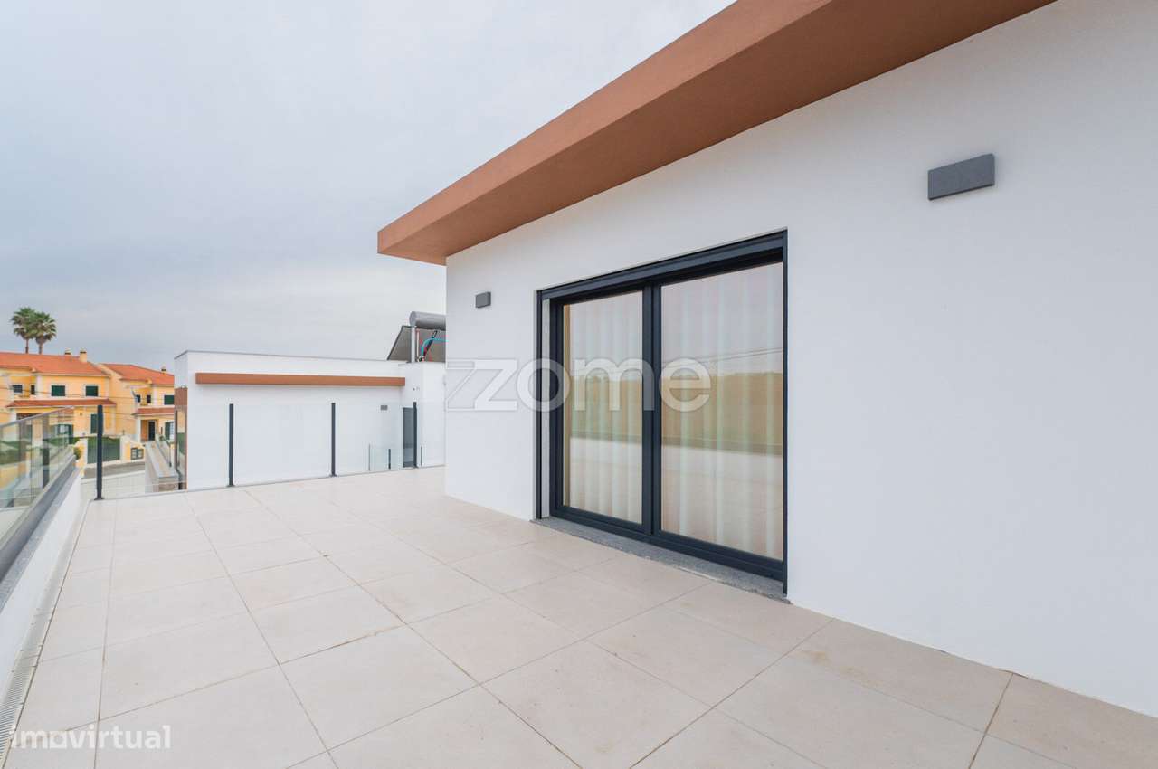 Moradia T4 com psicina-42