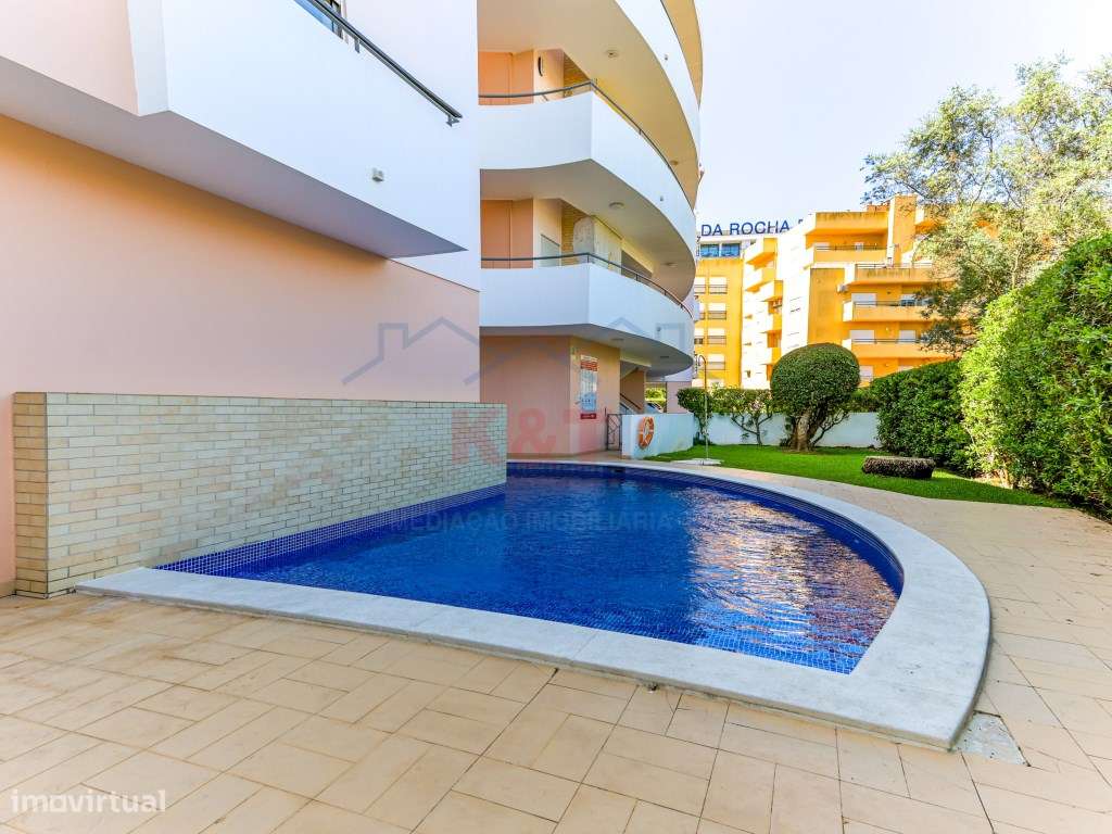 Apartamento T2 com piscina e garagem a 200m do areal-18