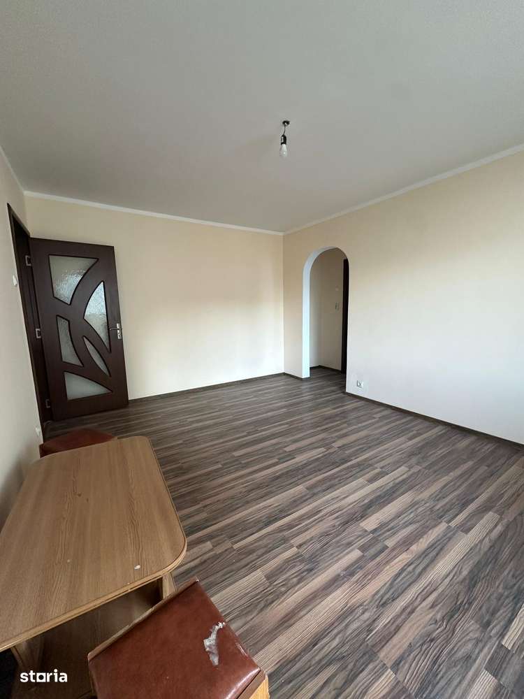 Apartament cu 2 camere,semidecomandat - zona Tractorul - Imagine principală: 1/7