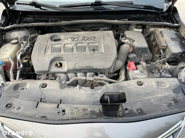 Toyota Avensis 1.8 Premium - 14